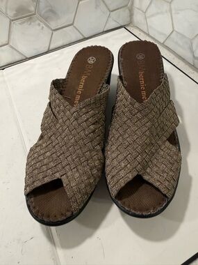 Bernie Mev Calypso Platform Sandal US Sz 7 EU 38 Metallic Bronze Stretch Comfort